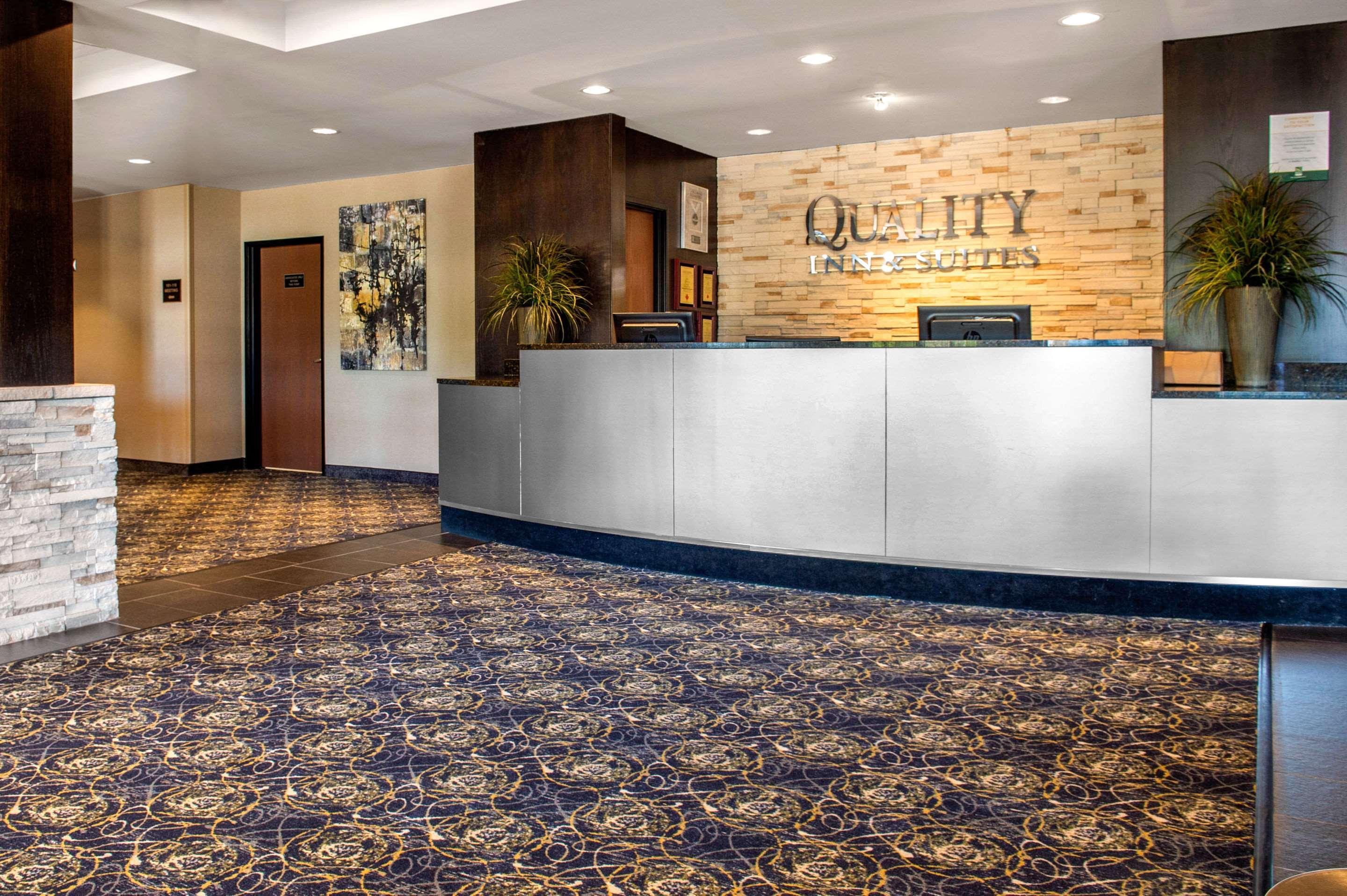 Quality Inn & Suites Petawawa Exterior foto