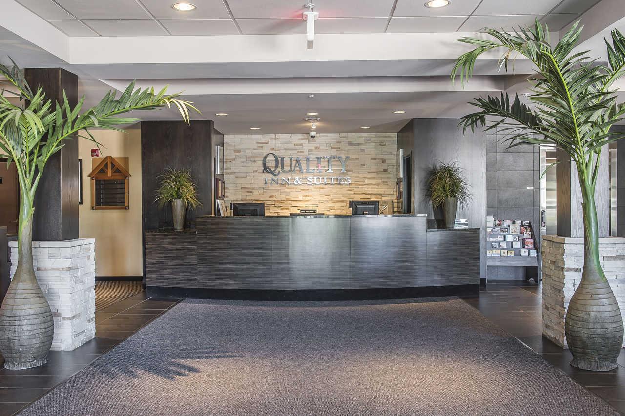 Quality Inn & Suites Petawawa Exterior foto